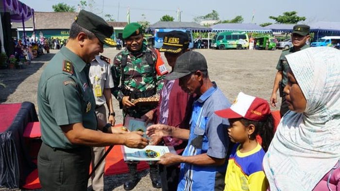 Pangdam V/Brawijaya Hadiri Pembukaan TMMD ke-102 di Gresik Pangdam V/Brawijaya Hadiri Pembukaan TMMD ke-102 di Gresik
