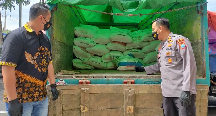 Polres Blitar Tetapkan Dua Tersangka Kasus Jual Beli Pupuk Bersubsidi Polres Blitar Tetapkan Dua Tersangka Kasus Jual Beli Pupuk Bersubsidi