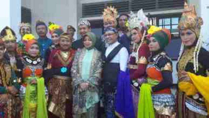Peringati Hari Kartini, Pemkab Kediri Gelar Fashion Show antar Dokter Peringati Hari Kartini, Pemkab Kediri Gelar Fashion Show antar Dokter
