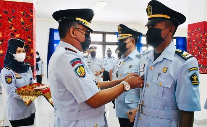 4 Pejabat Administrasi Lapas Narkotika Kelas IIA Pamekasan Resmi Dilantik 4 Pejabat Administrasi Lapas Narkotika Kelas IIA Pamekasan Resmi Dilantik