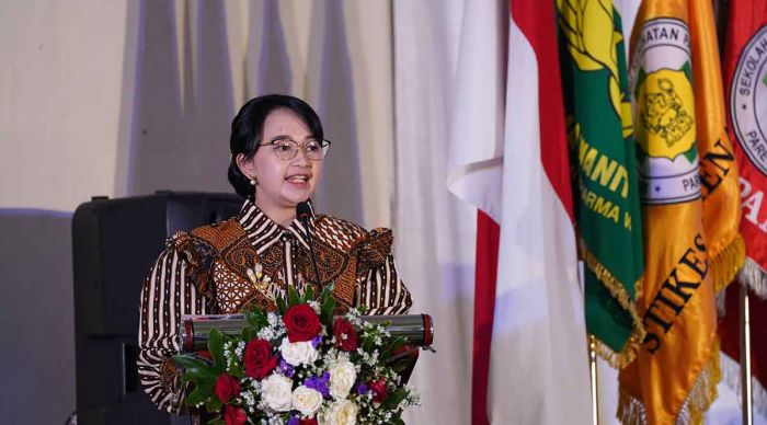 52 Mahasiswa Stikes Pamenang Terima Beasiswa Becak Kari