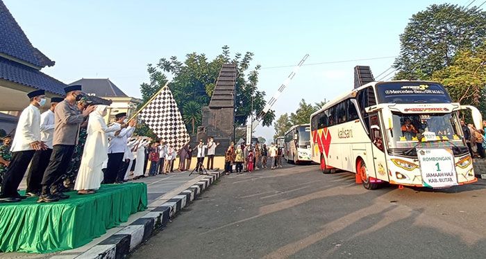 Antisipasi Covid-19, Dinkes Kabupaten Blitar Siapkan Ambulans saat Menyambut Jemaah Haji Antisipasi Covid-19, Dinkes Kabupaten Blitar Siapkan Ambulans saat Menyambut Jemaah Haji