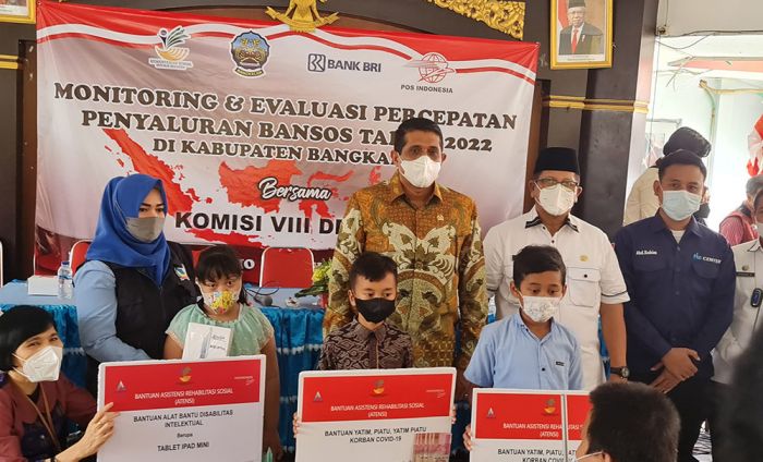 Pantau Penyaluran Bansos di Bangkalan, Anggota Komisi VIII DPR RI Sentil Mensos Soal Data