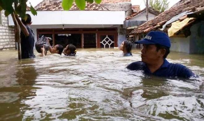 Banjir Besar Hantam Sampang Lagi, Ketinggian Air Capai 2 Meter Banjir Besar Hantam Sampang Lagi, Ketinggian Air Capai 2 Meter