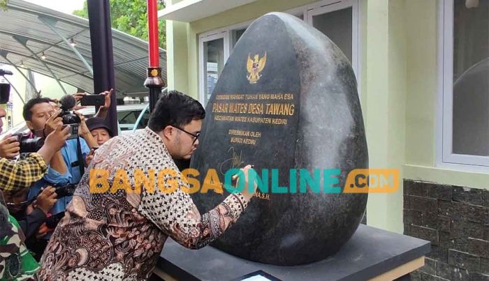 Pasar Wates Kediri Diresmikan Bupati, Pengundian Lapak Segera Dilakukan Pasar Wates Kediri Diresmikan Bupati, Pengundian Lapak Segera Dilakukan