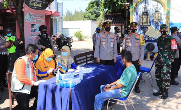 Korlantas Polri Sambangi Pos Penyekatan di Perbatasan Jatim-Jateng