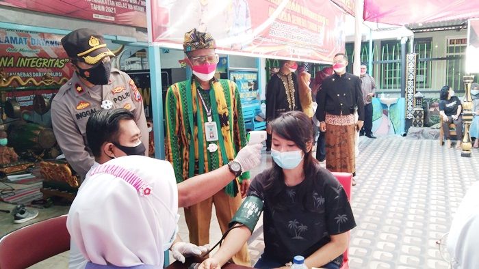 250 WBP Lapas Ngawi Disuntik Vaksin Covid-19 Saat Peringatan HUT Kemerdekaan RI 250 WBP Lapas Ngawi Disuntik Vaksin Covid-19 Saat Peringatan HUT Kemerdekaan RI