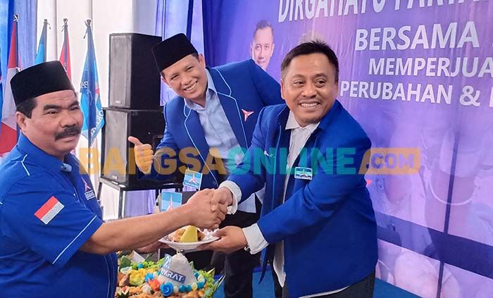 Gelar Syukuran HUT ke-21, Demokrat Gresik Targetkan 9 Kursi di Pemilu 2024 Gelar Syukuran HUT ke-21, Demokrat Gresik Targetkan 9 Kursi di Pemilu 2024