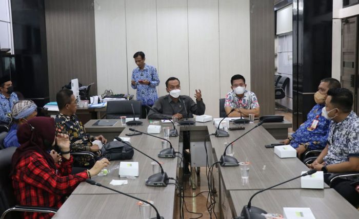 Hearing Komisi I DPRD Gresik dengan Plt Kepala DPMD Berlangsung Tertutup Hearing Komisi I DPRD Gresik dengan Plt Kepala DPMD Berlangsung Tertutup