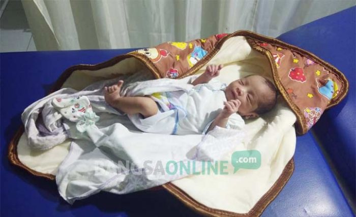 Gempar, Bayi Laki-Laki Dibuang di Teras Rumah Warga