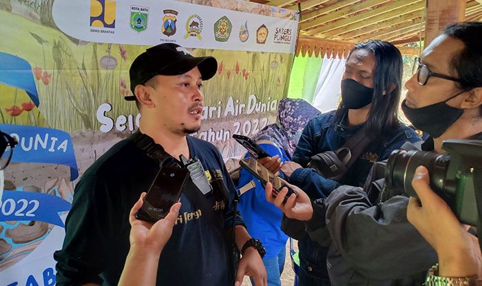 Peringati Hari Air Sedunia ke-30, BPD Desa Punten Batu Bersih-Bersih Sampah di Kali Brantas Peringati Hari Air Sedunia ke-30, BPD Desa Punten Batu Bersih-Bersih Sampah di Kali Brantas