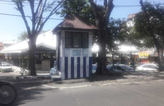 Diskop Gresik Pastikan Hanya PKL yang Punya SIM Bisa Menempati Stan di Pujasera Sub Terminal GKB Diskop Gresik Pastikan Hanya PKL yang Punya SIM Bisa Menempati Stan di Pujasera Sub Terminal GKB