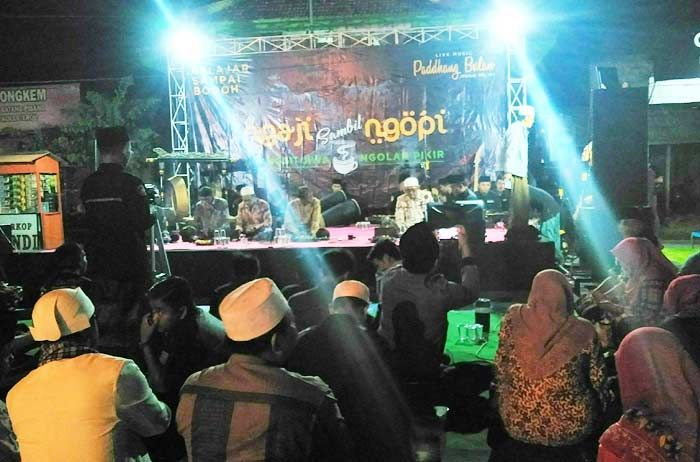 Komunitas "Paddhang Bulan" Ngaji Sambil Ngopi di Eks Stasiun Pamekasan