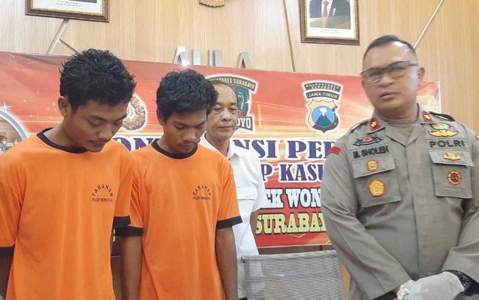 Kakak Beradik Ditangkap Polisi Usai Bobol Toko Susu di Wonocolo Surabaya Kakak Beradik Ditangkap Polisi Usai Bobol Toko Susu di Wonocolo Surabaya