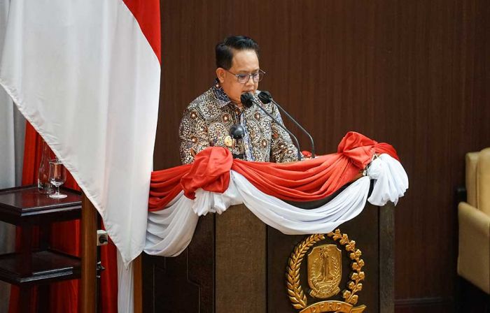 Sampaikan Nota Keuangan, Pj. Gubernur Adhy: Raperda APBD Tahun 2025 Sejalan Dengan RKPD Jatim 2025 Sampaikan Nota Keuangan, Pj. Gubernur Adhy: Raperda APBD Tahun 2025 Sejalan Dengan RKPD Jatim 2025