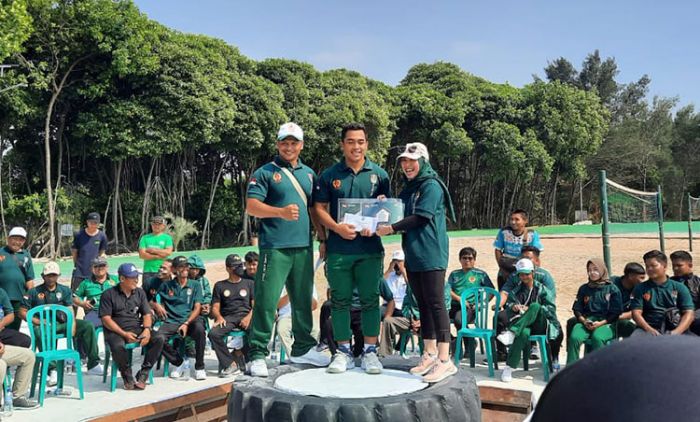Puluhan Atlet Berprestasi Tuban Diberi Bonus Anggota DPR RI Puluhan Atlet Berprestasi Tuban Diberi Bonus Anggota DPR RI