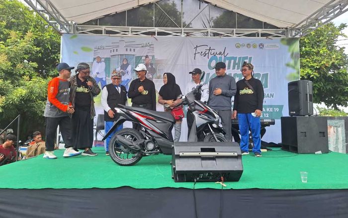 Hadiri Harlah Yayasan Bahrul Huda, Riyadi-Wafi Akrab dengan Mantan Bupati Tuban Hadiri Harlah Yayasan Bahrul Huda, Riyadi-Wafi Akrab dengan Mantan Bupati Tuban
