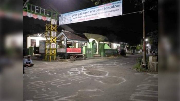 Sempat Diprotes Warga, Pemkab Blitar Gelontorkan 441 Juta Perbaiki Jalan Rusak Dusun Tlogo Kanigoro Sempat Diprotes Warga, Pemkab Blitar Gelontorkan 441 Juta Perbaiki Jalan Rusak Dusun Tlogo Kanigoro