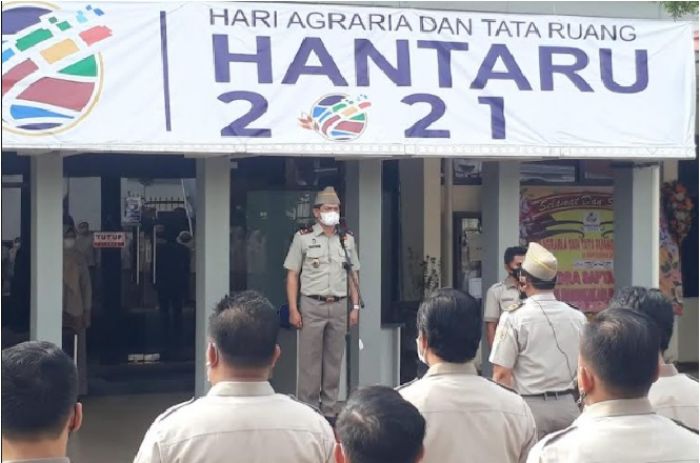 BPN Serahkan Sertifikat Aset Pemkab Bangkalan, PLN, Kodim 0829, dan Wakaf Yayasan Babussalam