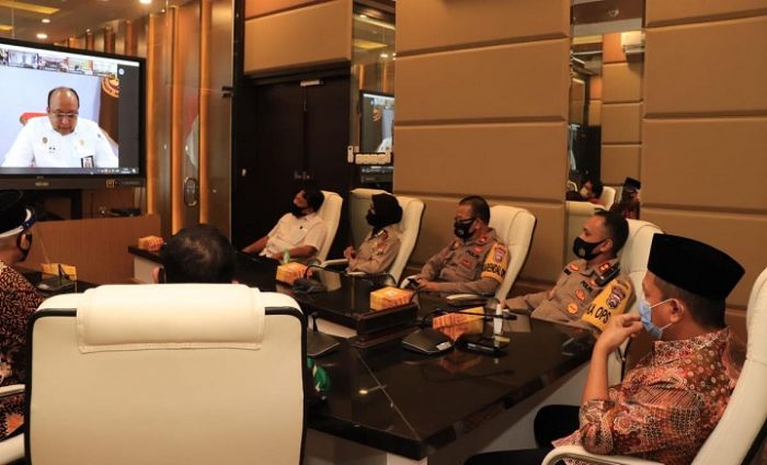 Pj Sekda Kota Pasuruan Ikuti Rapat Khusus Tingkat Menteri melalui Video Conference Pj Sekda Kota Pasuruan Ikuti Rapat Khusus Tingkat Menteri melalui Video Conference