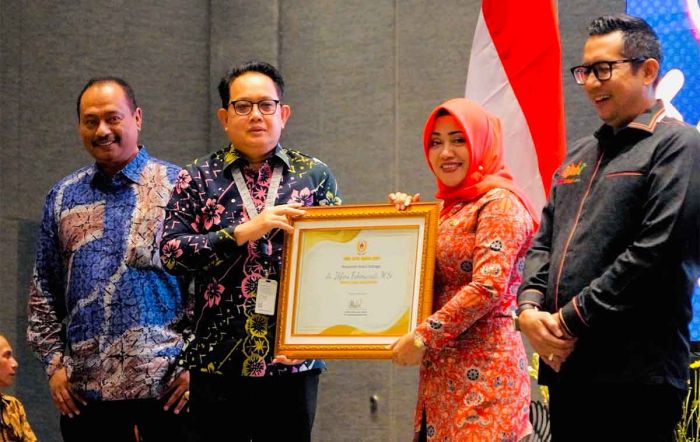 KONI Jatim Award 2023, Bupati Mojokerto Dinobatkan Jadi Pemerintah Peduli Olahraga