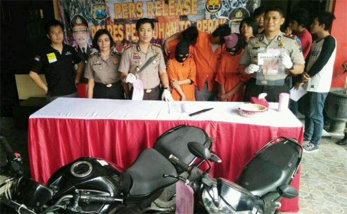 Komplotan Begal Motor Bermodus Umpankan Gadis Belia Diamankan Resmob Polres Tanjung Perak Komplotan Begal Motor Bermodus Umpankan Gadis Belia Diamankan Resmob Polres Tanjung Perak