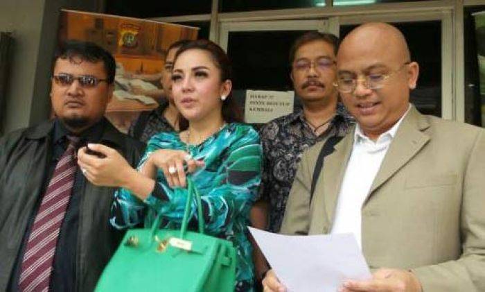 Dipanggil Nyi Blorong, Regina Laporkan Adik dan Kakak Suami Sendiri