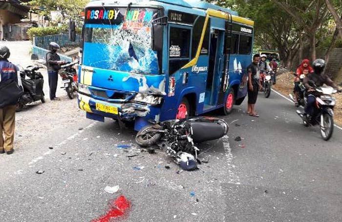 Adu Moncong dengan Minibus, Pengendara Motor di Pacitan Luka-luka