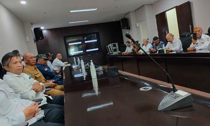 Audiensi Kenaikan PBB Tak Digubris, Asosiasi Petinggi dan Lurah Datangi Bapenda Kota Batu Audiensi Kenaikan PBB Tak Digubris, Asosiasi Petinggi dan Lurah Datangi Bapenda Kota Batu
