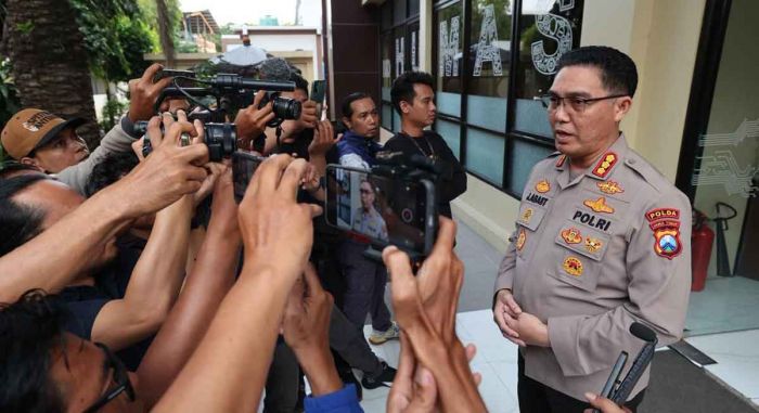 Polda Jatim Amankan 2 Terduga Pelaku Perusakan Makam di Pasuruan Polda Jatim Amankan 2 Terduga Pelaku Perusakan Makam di Pasuruan