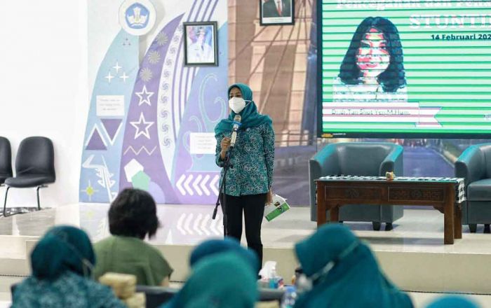 Ketua TP PKK Kota Kediri Buka Seminar Pencegahan dan Penatalaksanaan Stunting Ketua TP PKK Kota Kediri Buka Seminar Pencegahan dan Penatalaksanaan Stunting