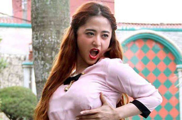 Dewi Persik Ancam Bongkar Rahasia Ayu Ting Ting Dewi Persik Ancam Bongkar Rahasia Ayu Ting Ting
