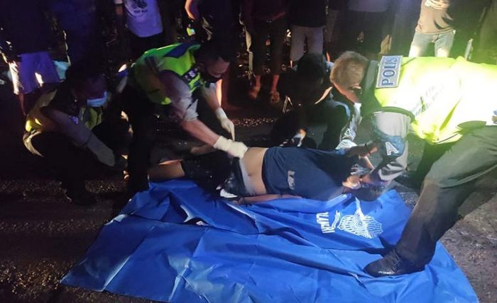 Tabrak Truk Tronton, Pengendara Motor di Tuban Tewas di Tempat Tabrak Truk Tronton, Pengendara Motor di Tuban Tewas di Tempat