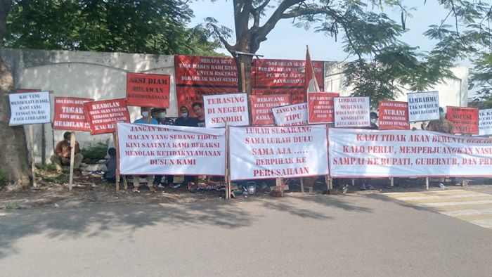 Bertahun-tahun Disuguhi Limbah Busuk Pabrik Ale-ale, Warga Rembang Pasuruan Gelar Demo Bertahun-tahun Disuguhi Limbah Busuk Pabrik Ale-ale, Warga Rembang Pasuruan Gelar Demo