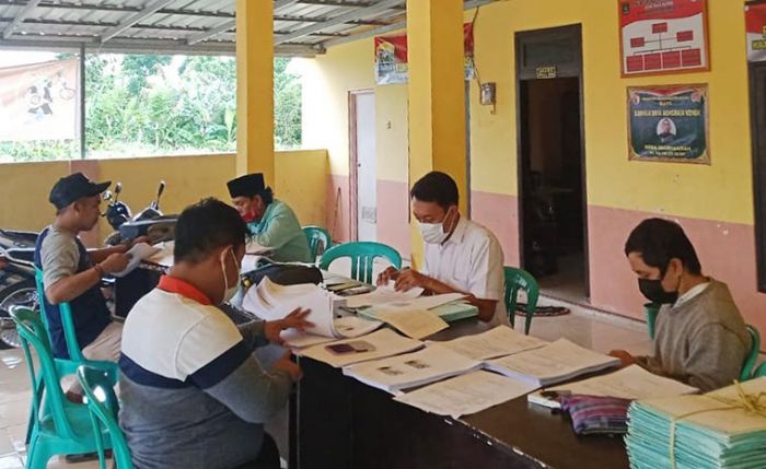 ATR/BPN Lakukan Verifikasi Data Pemohon PTSL di Desa Aeng Baja Kenek ATR/BPN Lakukan Verifikasi Data Pemohon PTSL di Desa Aeng Baja Kenek