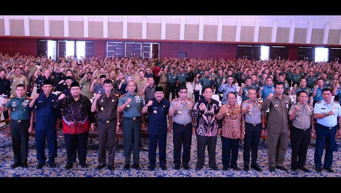 Pimpin Rakor, Pakde Karwo: Aman dan Damai Harga Mati di Jatim Pimpin Rakor, Pakde Karwo: Aman dan Damai Harga Mati di Jatim