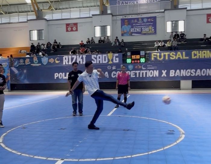 Gelegar Rizki Sadig Futsal Championship di GOR ITS, Tendangan Anggota DPR RI itu Jebol Gawang