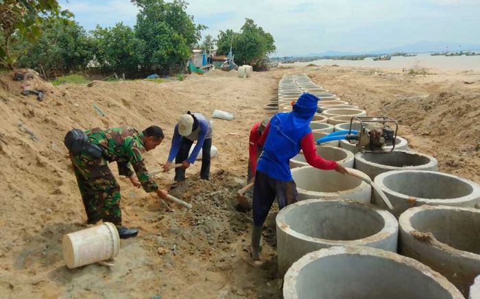 Khawatir Abrasi Kian Parah, Pemdes Boncong Inisiatif Bangun Tanggul Laut