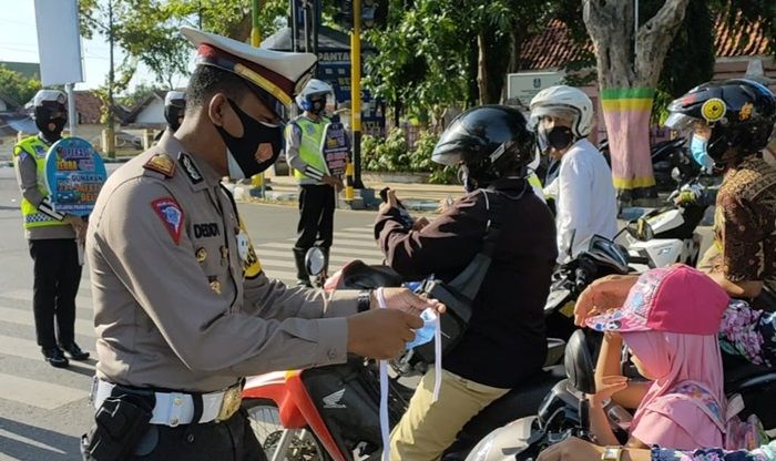 Satlantas Polres Pamekasan Gelar Operasi Zebra Semeru 2020 Selama 2 Pekan Satlantas Polres Pamekasan Gelar Operasi Zebra Semeru 2020 Selama 2 Pekan
