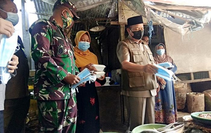 Kunjungi Pasar, Bupati Fadeli Imbau Warga Tetap Patuhi Protokol Kesehatan