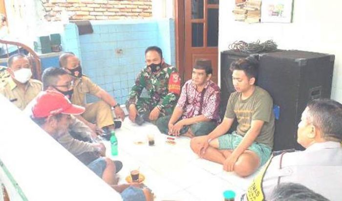 Perkelahian Dua Remaja di Jalan Rajawali Surabaya Berujung Damai di Tangan Babinsa Perkelahian Dua Remaja di Jalan Rajawali Surabaya Berujung Damai di Tangan Babinsa