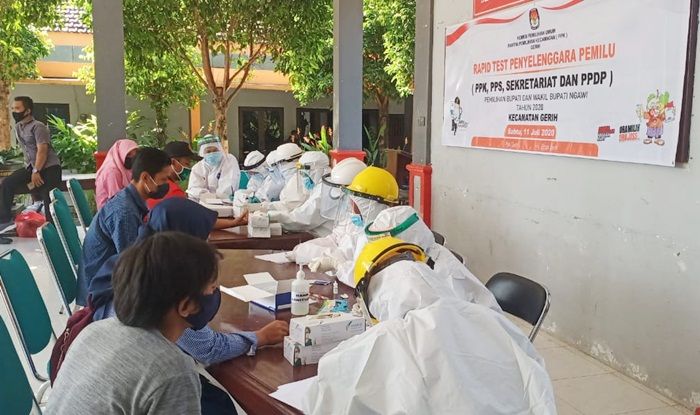 Rapid Test Serentak, Ribuan Petugas Pelaksana Pilkada Ngawi Non Reaktif Semua Rapid Test Serentak, Ribuan Petugas Pelaksana Pilkada Ngawi Non Reaktif Semua