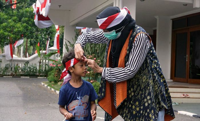 Rayakan HUT Kemerdekaan RI, Ketua TP PKK Kota Kediri Ajak Keluarga Lomba di Rumah Saja Rayakan HUT Kemerdekaan RI, Ketua TP PKK Kota Kediri Ajak Keluarga Lomba di Rumah Saja