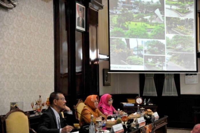 Dua Kota di Malaysia Kagumi Taman Surabaya
