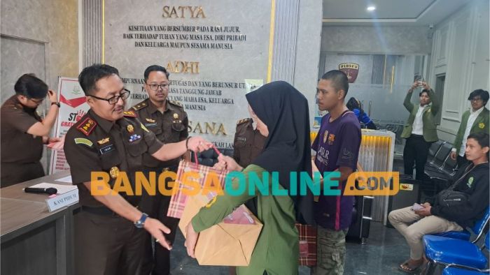 Kejari Tuban Lakukan Restorative Justice pada Pelaku Pencurian Ponsel Kejari Tuban Lakukan Restorative Justice pada Pelaku Pencurian Ponsel