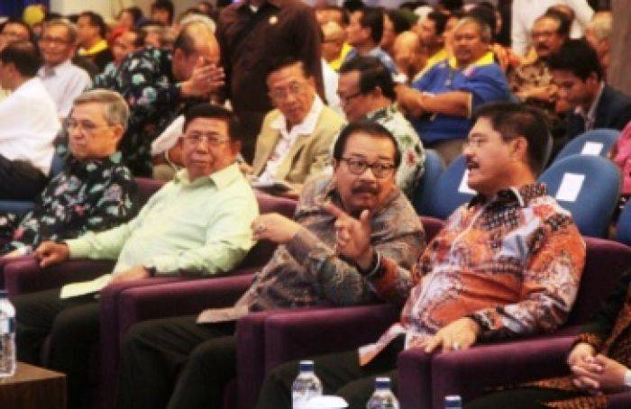 Pakde Karwo Uji Publik Calon Rektor Unair 