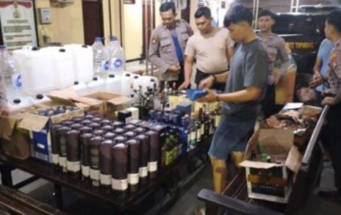 Polres Mojokerto Kota Grebek Home Industri Miras Impor Oplosan di Jetis Polres Mojokerto Kota Grebek Home Industri Miras Impor Oplosan di Jetis