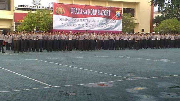 Tahun Baru 2016, Sebanyak 4.452 Polisi se-Jatim Naik Pangkat Tahun Baru 2016, Sebanyak 4.452 Polisi se-Jatim Naik Pangkat