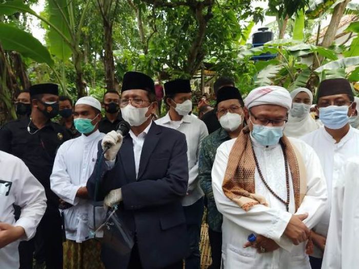 ​Ditalqini Kiai Ali Karrar, Kakak Mahfud MD Dimakamkan di Pamekasan Madura