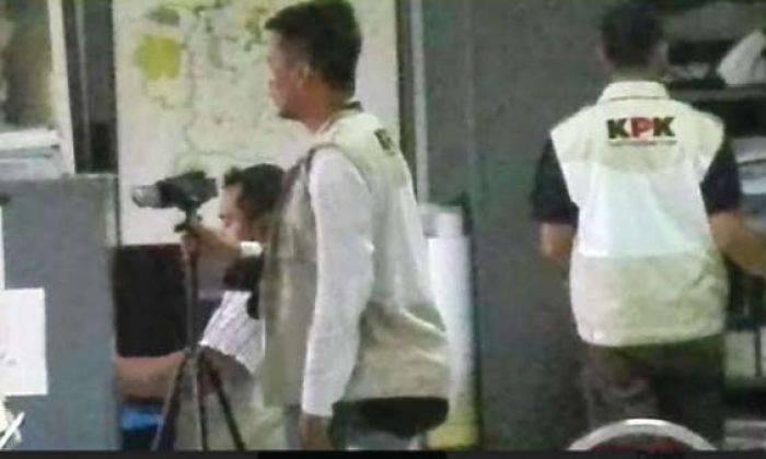 Kembangkan Kasus Korupsi Pasar Besar Madiun: Notaris Diperiksa, KPK Geledah Tiga Instansi Kembangkan Kasus Korupsi Pasar Besar Madiun: Notaris Diperiksa, KPK Geledah Tiga Instansi